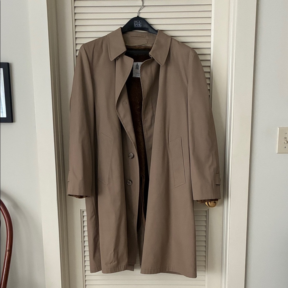 London Fog coat, traditional khaki, size 44, like new